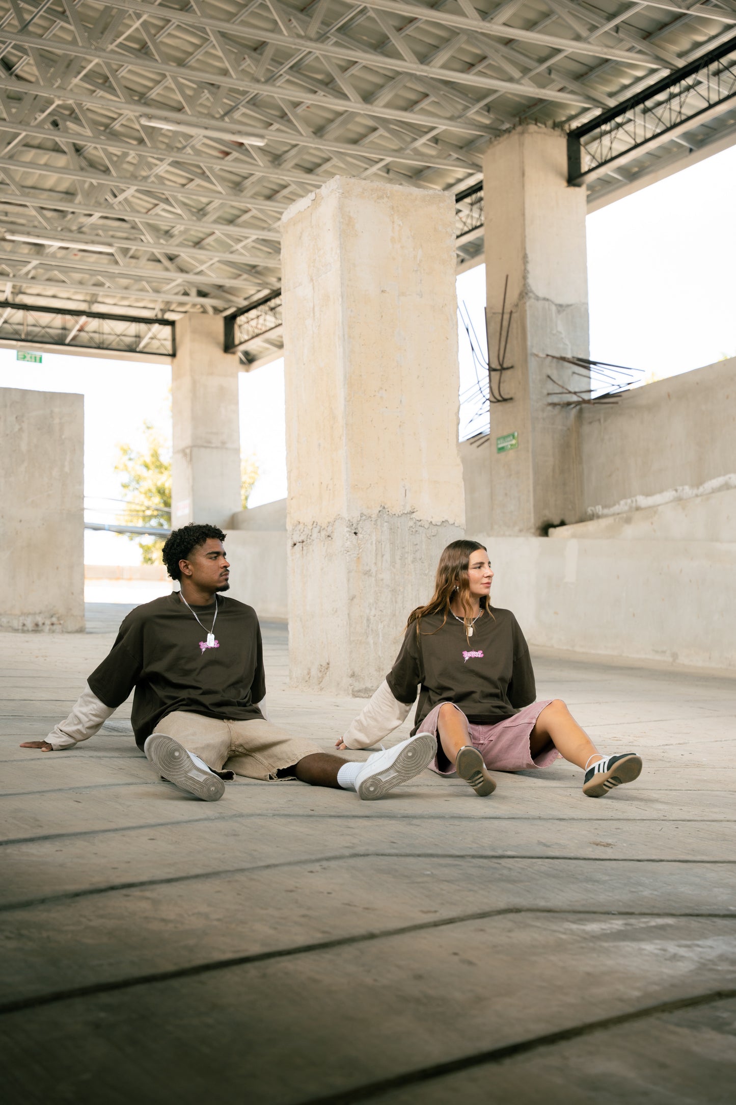 UNME.T Oversized longsleeve Tee Brown & Cream