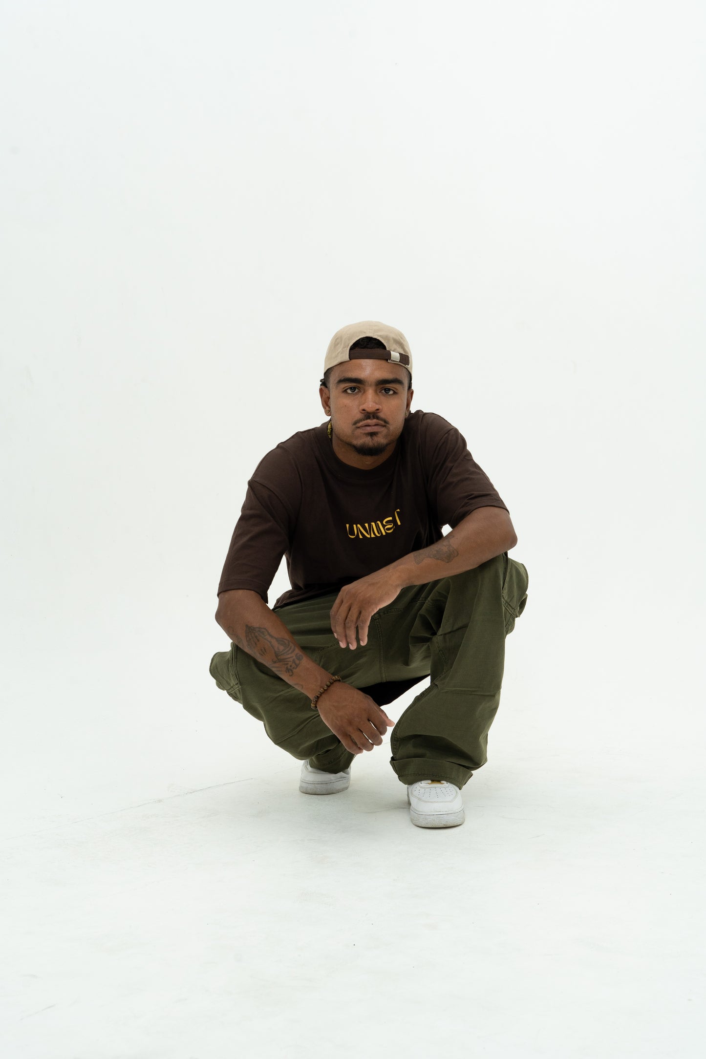 UNME.T  Cap it Cream & Brown